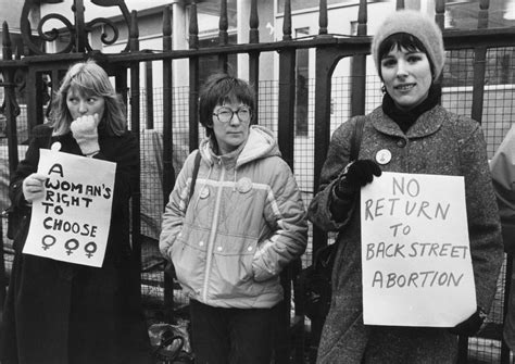 1967年イギリスの「Abort the Law」運動、女性の人権と社会変革の象徴